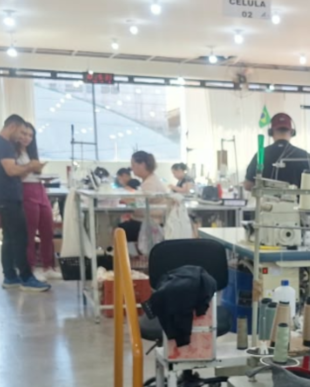 Produção de vestuário em ambiente fabril